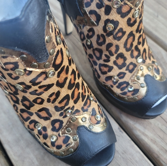 Reba Western Leather Booties - Picture 8 of 10